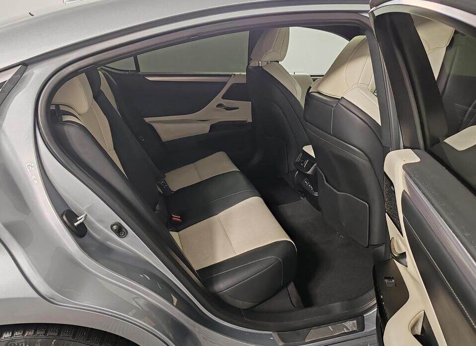 Lexus ES, VII Рестайлинг 350 3.5 AT (249 л.с.)