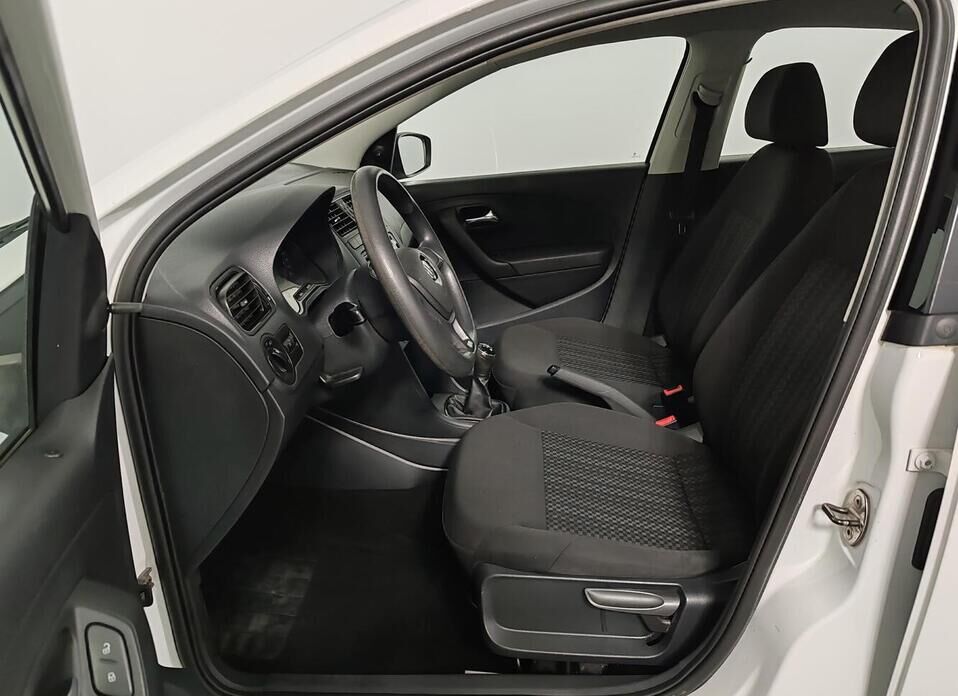 Volkswagen Polo 1.6 MT (110 л.с.)