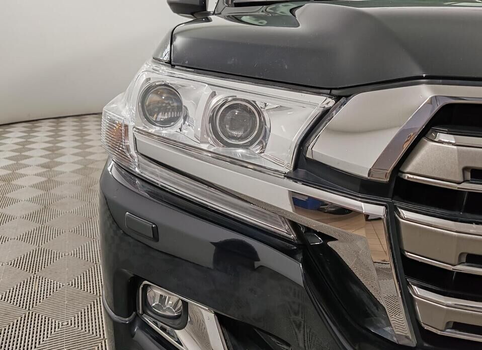 Toyota Land Cruiser, 200 Series Рестайлинг 2 4.6 AT (309 л.с.) 4WD