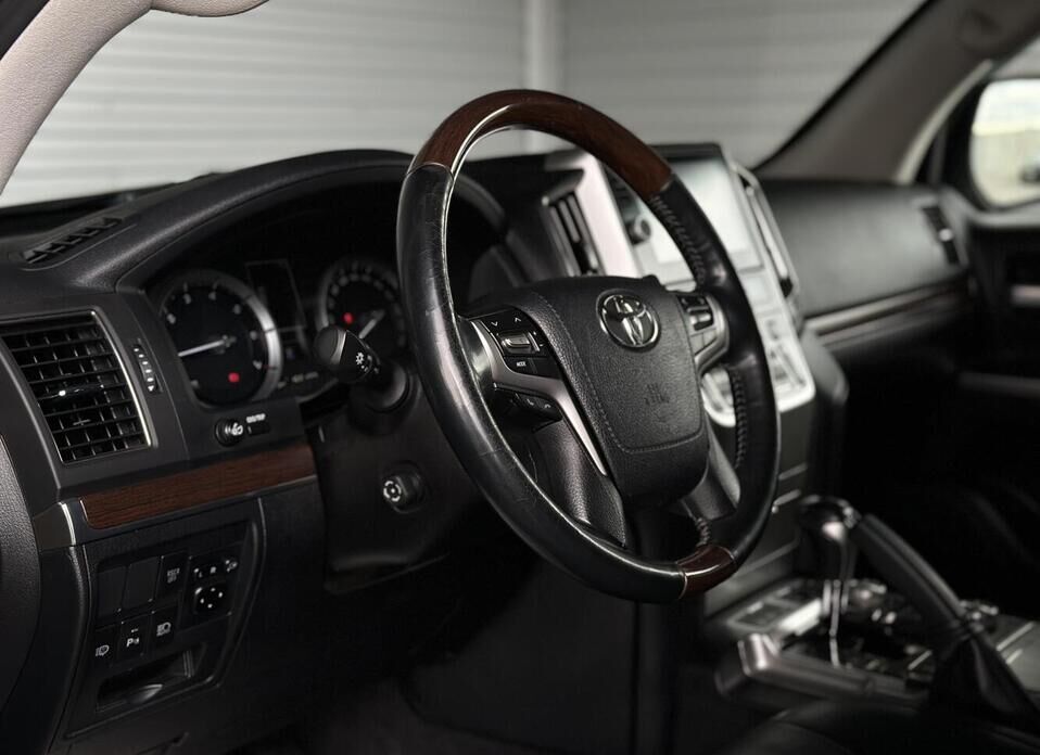 Toyota Land Cruiser, 200 Series Рестайлинг 2 4.6 AT (309 л.с.) 4WD