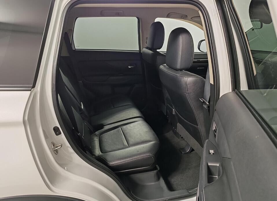 Mitsubishi Outlander, III Рестайлинг 2 2.0 CVT (146 л.с.) 4WD