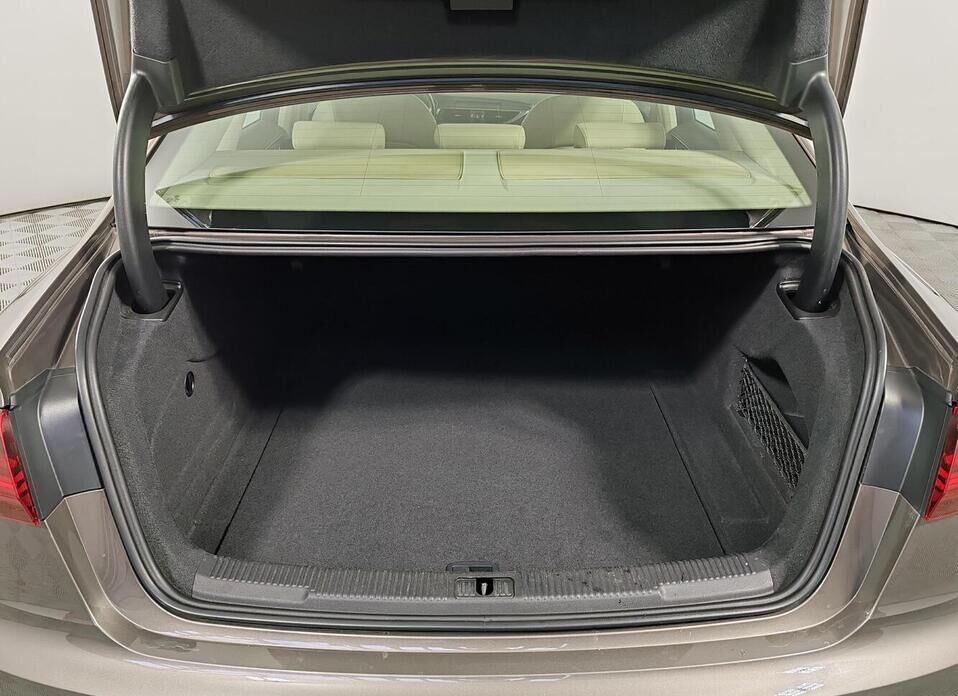 Audi A6, IV (C7) Рестайлинг 1.8 AMT (190 л.с.)