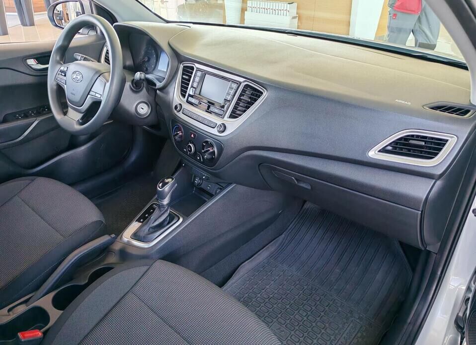 Hyundai Solaris, II Рестайлинг 1.6 AT (123 л.с.)