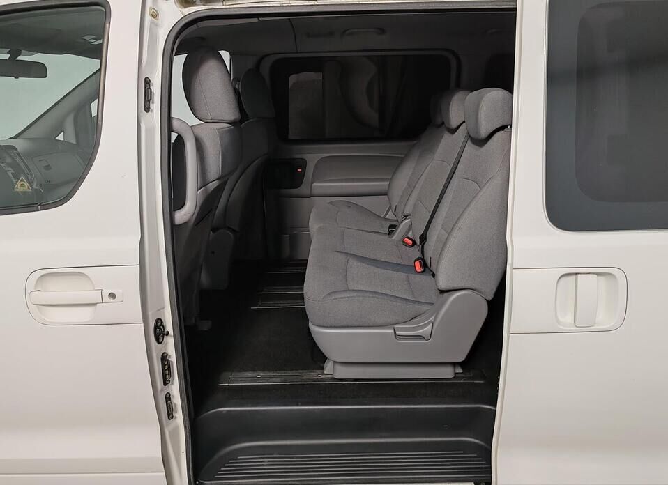 Hyundai H-1, II Рестайлинг 2 2.5d AT (170 л.с.)