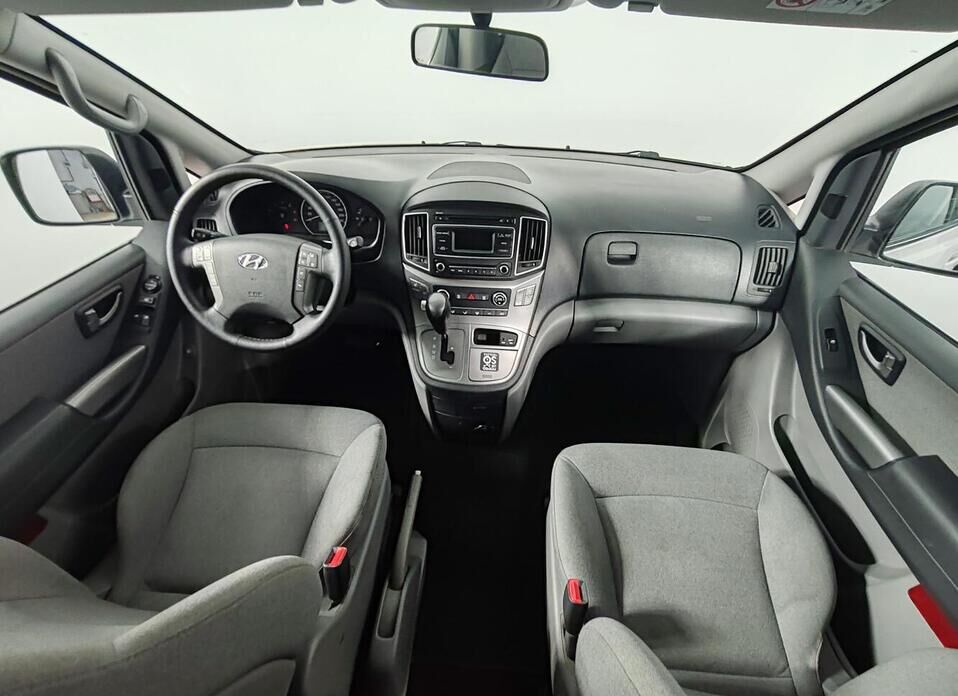Hyundai H-1, II Рестайлинг 2 2.5d AT (170 л.с.)