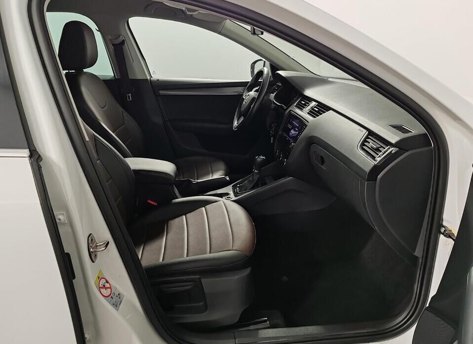 Skoda Octavia, III (A7) Рестайлинг 1.8 AMT (180 л.с.)