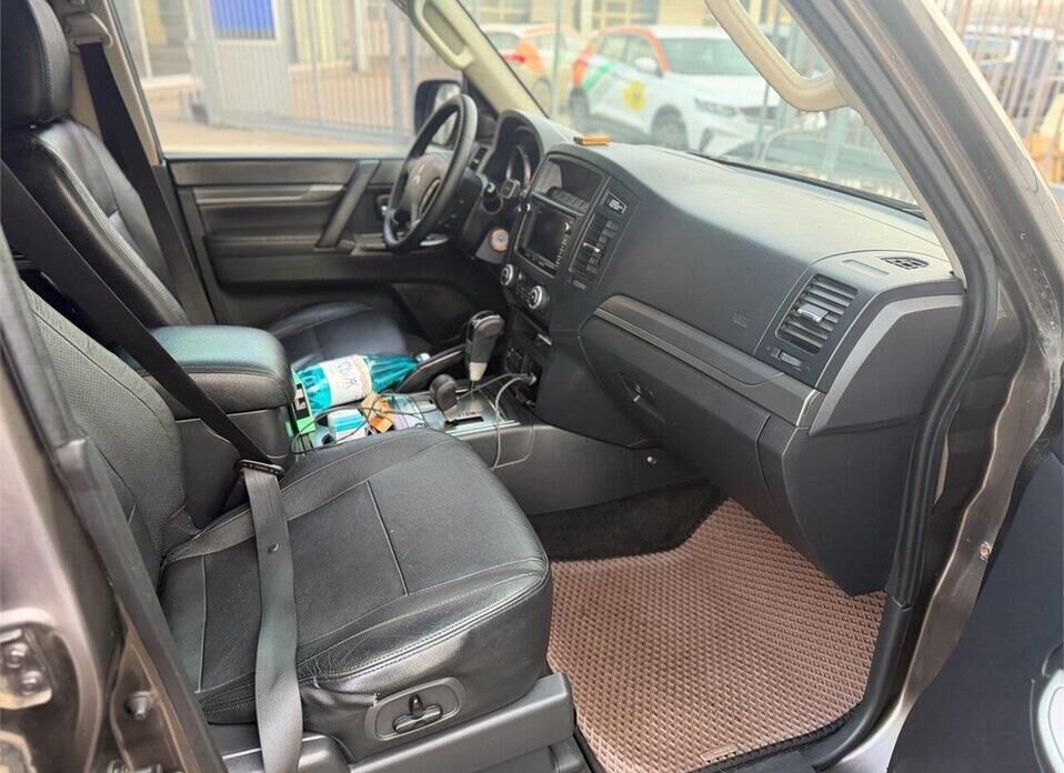Mitsubishi Pajero, IV Рестайлинг 1 3.0 AT (178 л.с.) 4WD