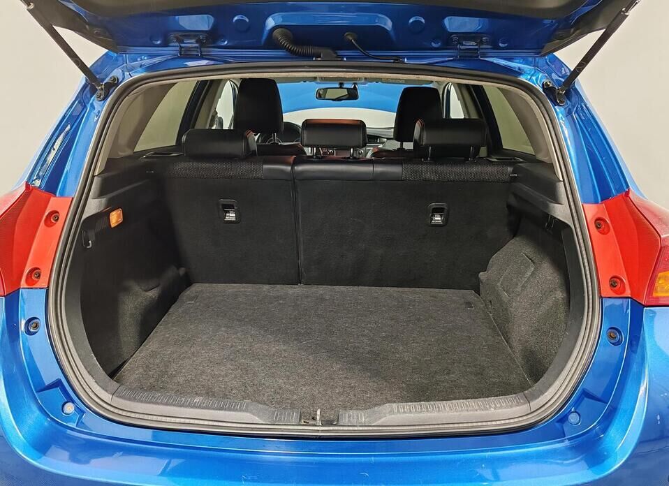 Toyota Auris, II 1.6 CVT (132 л.с.)