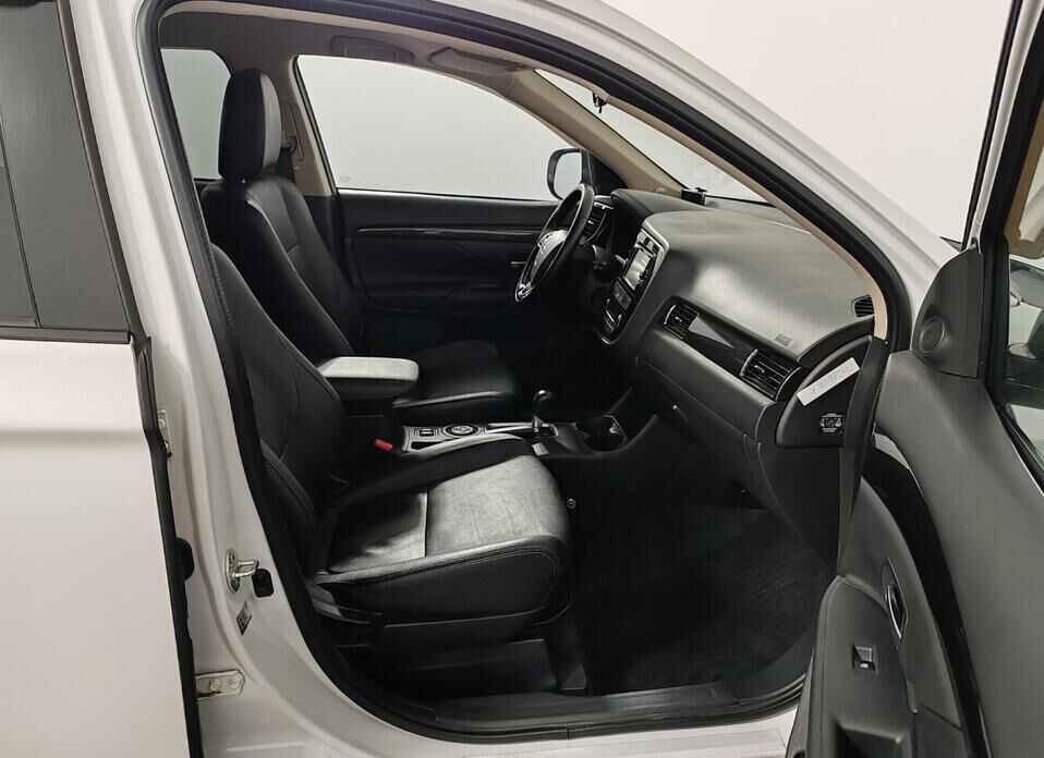 Mitsubishi Outlander, III Рестайлинг 2 2.0 CVT (146 л.с.) 4WD