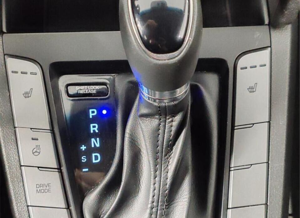 Hyundai Elantra, VI (AD) Рестайлинг 2.0 AT (150 л.с.)