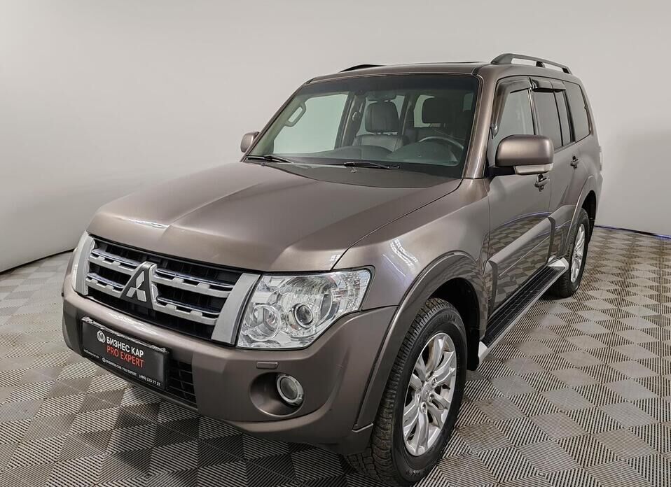 Mitsubishi Pajero, IV Рестайлинг 1 3.2d AT (200 л.с.) 4WD