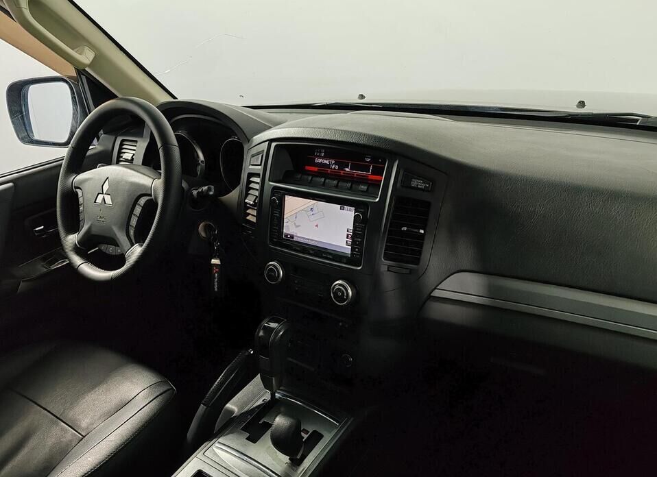 Mitsubishi Pajero, IV Рестайлинг 1 3.2d AT (200 л.с.) 4WD