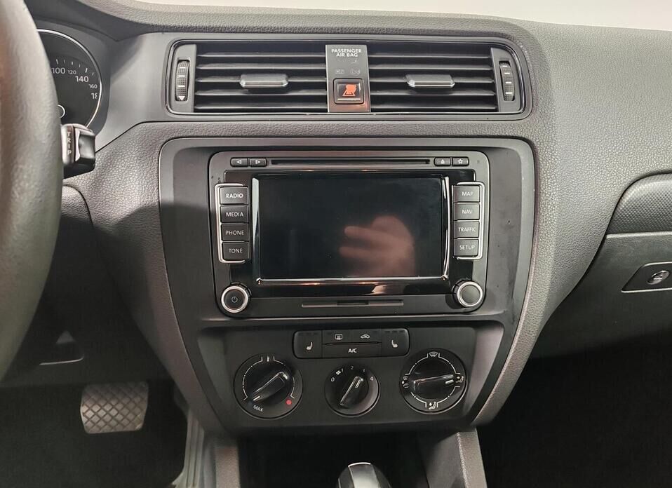 Volkswagen Jetta, VI Рестайлинг 1.6 AT (105 л.с.)