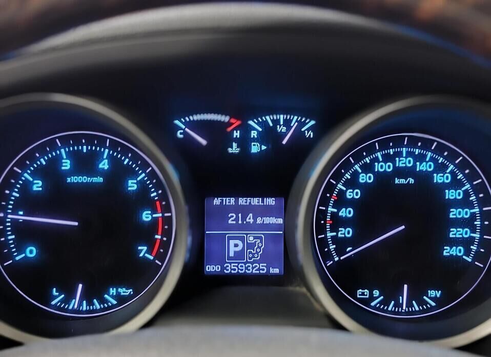 Toyota Land Cruiser, 200 Series 4.7 AT (288 л.с.) 4WD