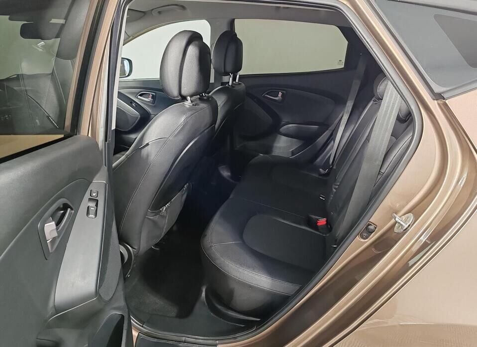 Hyundai ix35, I Рестайлинг 2.0 AT (150 л.с.)