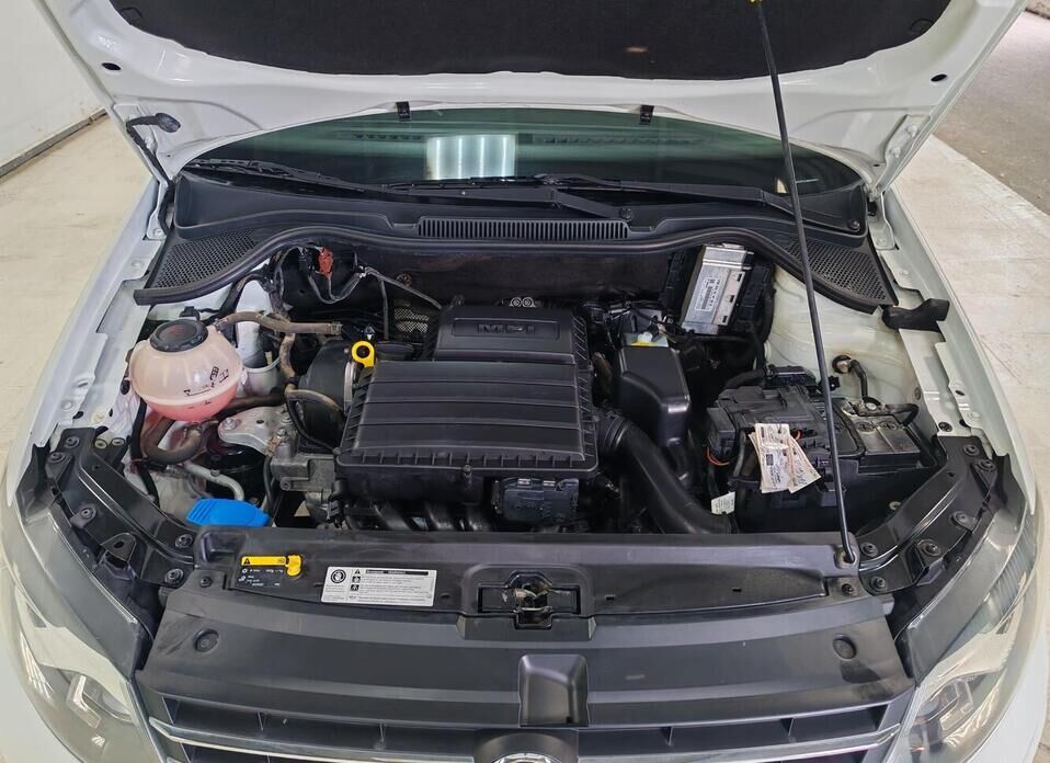 Volkswagen Polo, V Рестайлинг 1.6 AT (110 л.с.)
