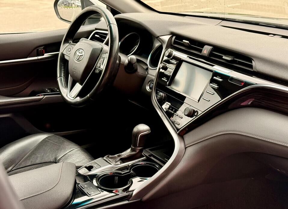 Toyota Camry, VIII (XV70) 2.5 AT (181 л.с.)